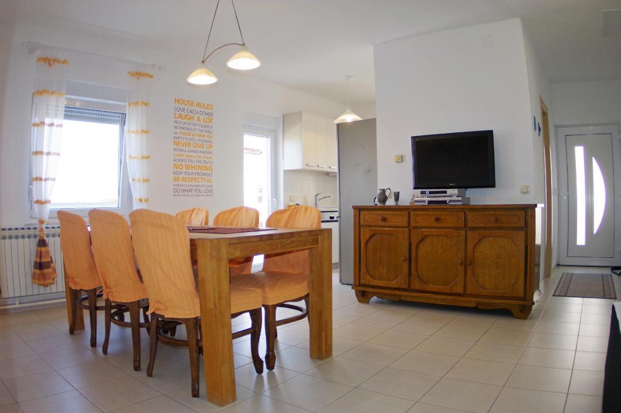 Apartment Mia Vinkuran Luaran gambar